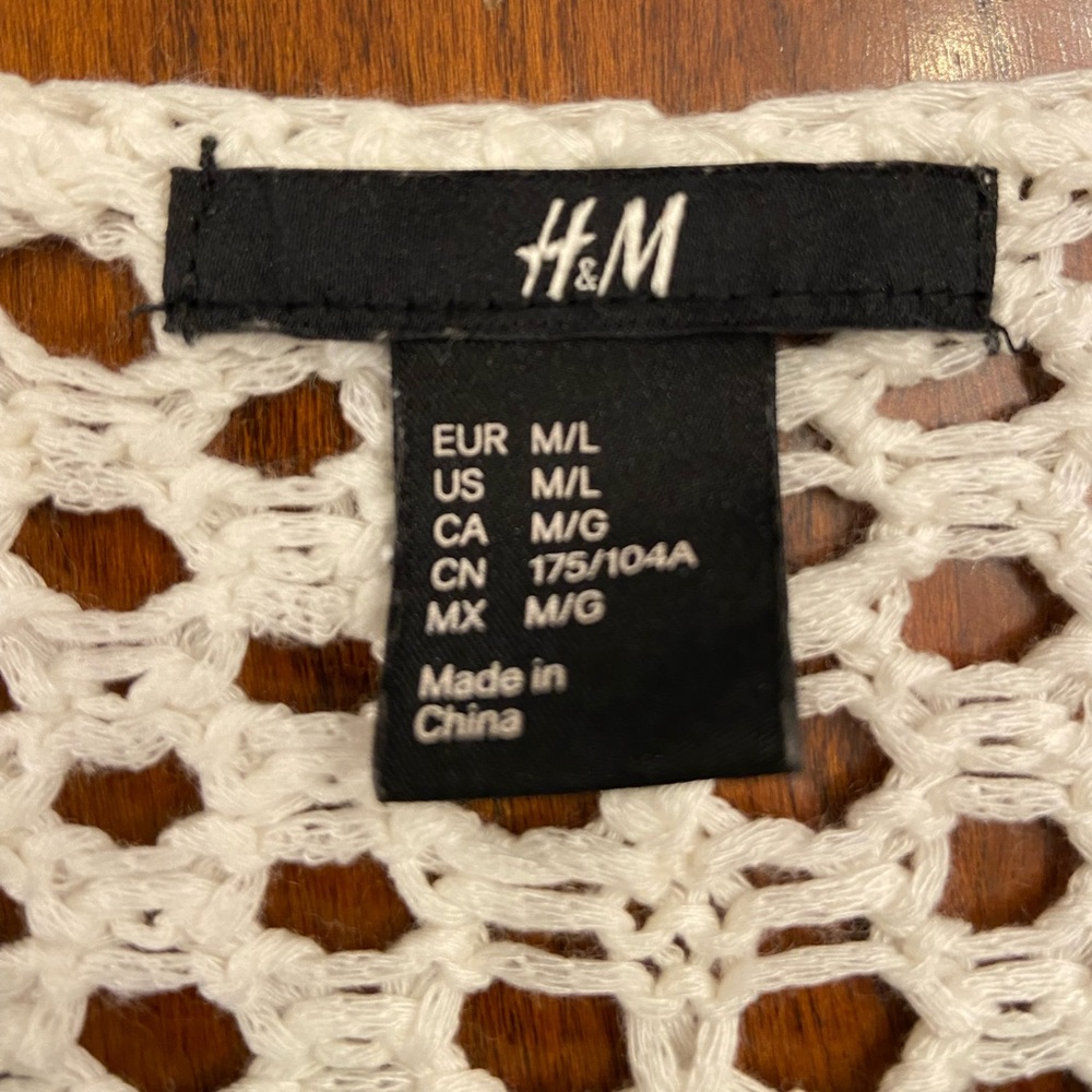 H&M Ivory Crochet Fringe Deep V-Neck Poncho Coverup Size Medium/Large - Picture 9 of 9